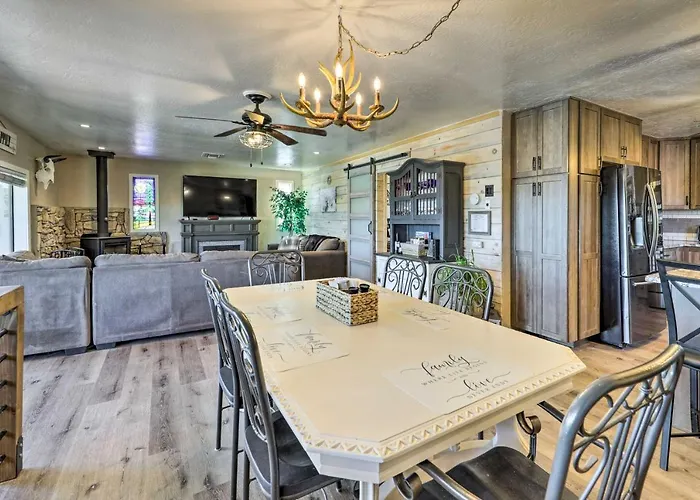 Holiday home Hot Tub & Deck: Pet-friendly In *