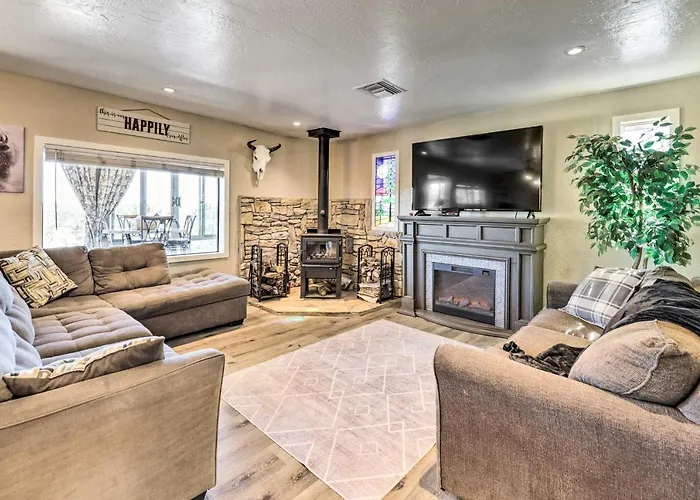 Hot Tub & Deck: Pet-friendly In Holiday home Payson