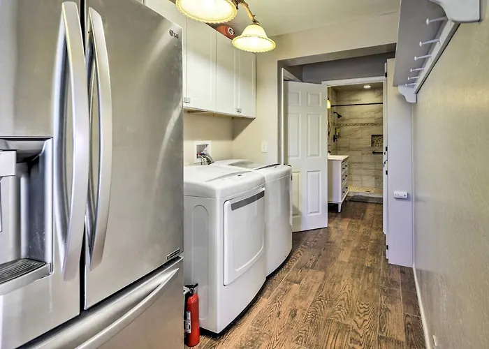 Holiday home Hot Tub & Deck: Pet-friendly In