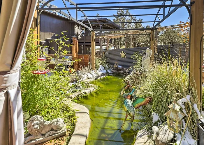 Hot Tub & Deck: Pet-friendly In *