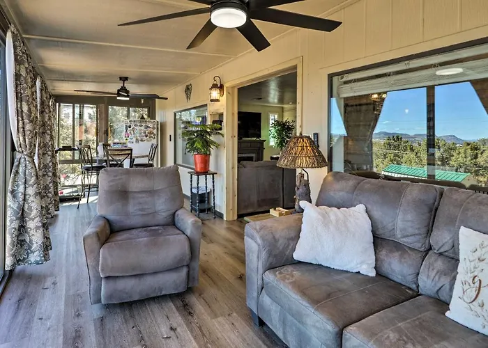 Hot Tub & Deck: Pet-friendly In