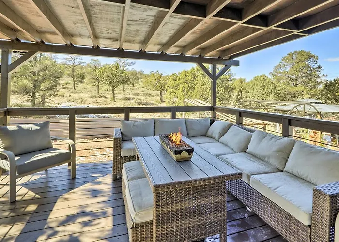 Hot Tub & Deck: Pet-friendly In Holiday home