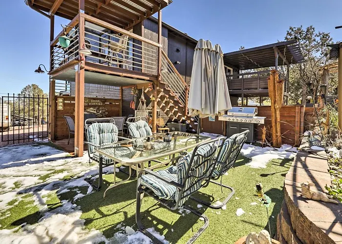 Hot Tub & Deck: Pet-friendly In Holiday home