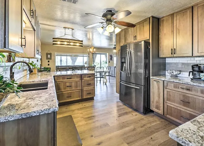 Hot Tub & Deck: Pet-friendly In Holiday home Payson