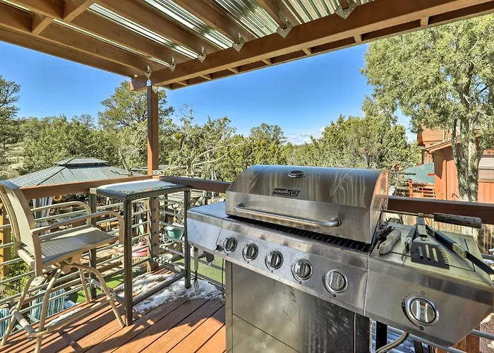 Hot Tub & Deck: Pet-friendly In Holiday home